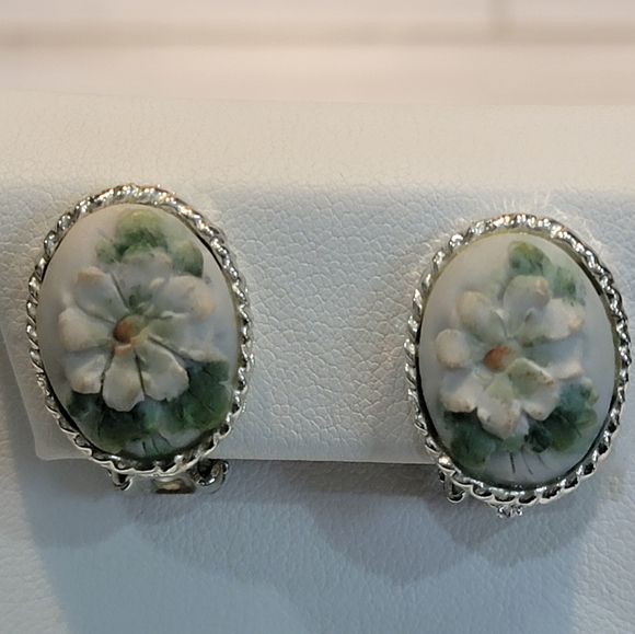 Vintage Jewelry - D9 Vintage Clay (?) Floral Silver-tone Clip-on Earrings